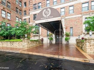 229 Ward Pkwy APT 505B, Kansas City, MO 64112