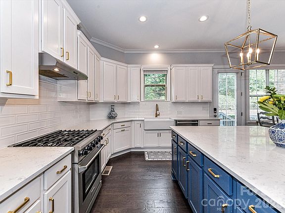4th image of 16056 Reynolds Dr