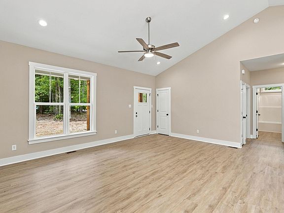 4th image of 388 Briery Way