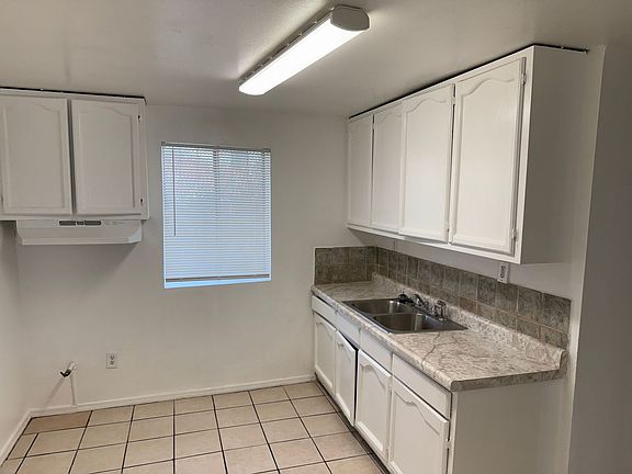 3rd image of 1122-1126 E 40th Pl #1124