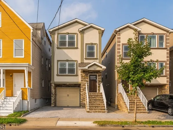 704 S Park St, Elizabeth City, NJ 07201