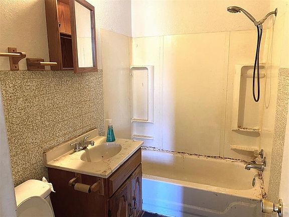 3rd image of 3333 NE 14th Pl