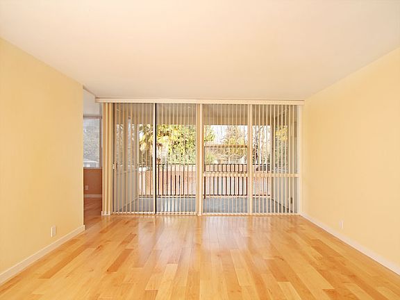 4th image of 120 E Creek Dr APT 14A