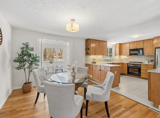 41 Dunster Rd, Bedford, MA 01730