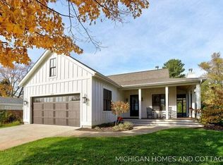 210 Randolph St, Douglas, MI 49406