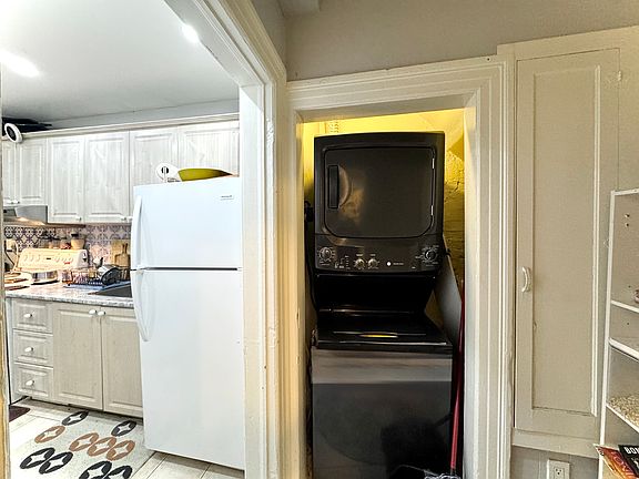 4th image of 560 Bathurst St #101