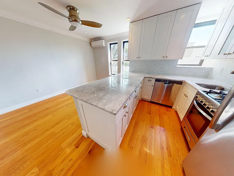 218 S 3rd St #33 — Photo 10