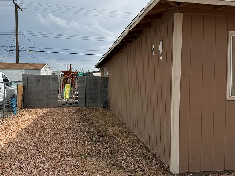1829 W Cartier Ave — Photo 2