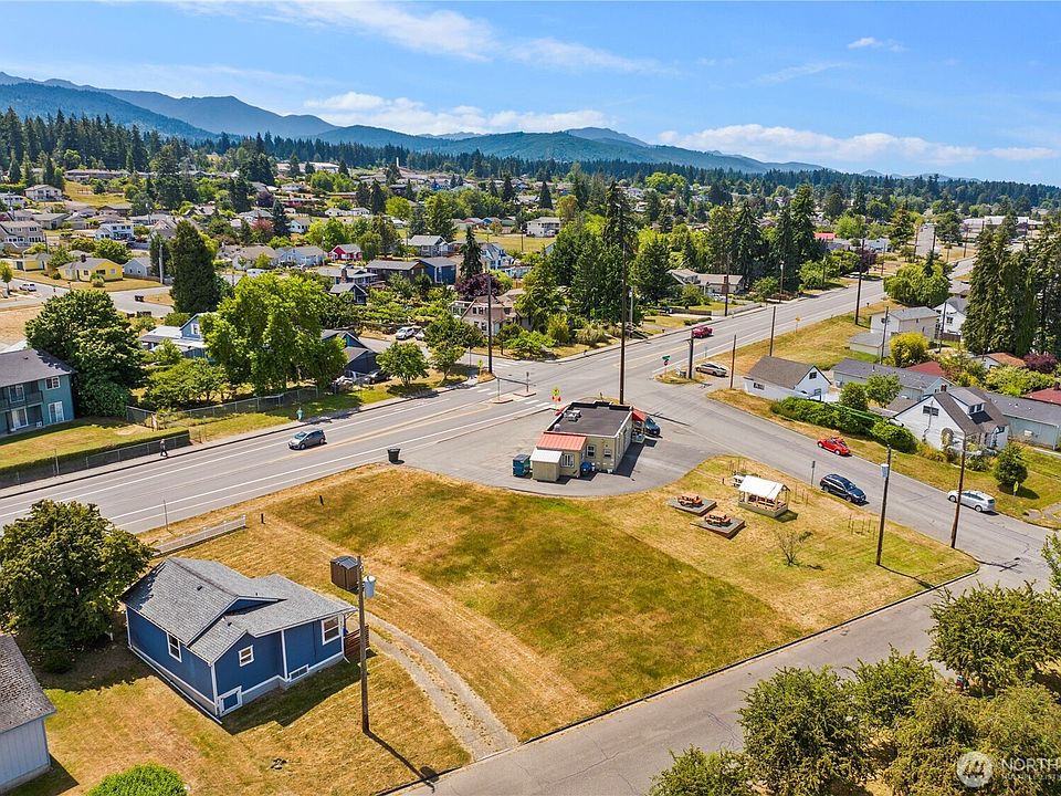 1st image of 709 E Lauridsen Boulevard