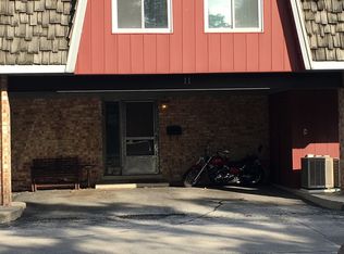 11 Cour De La Reine #11, Palos Hills, IL 60465