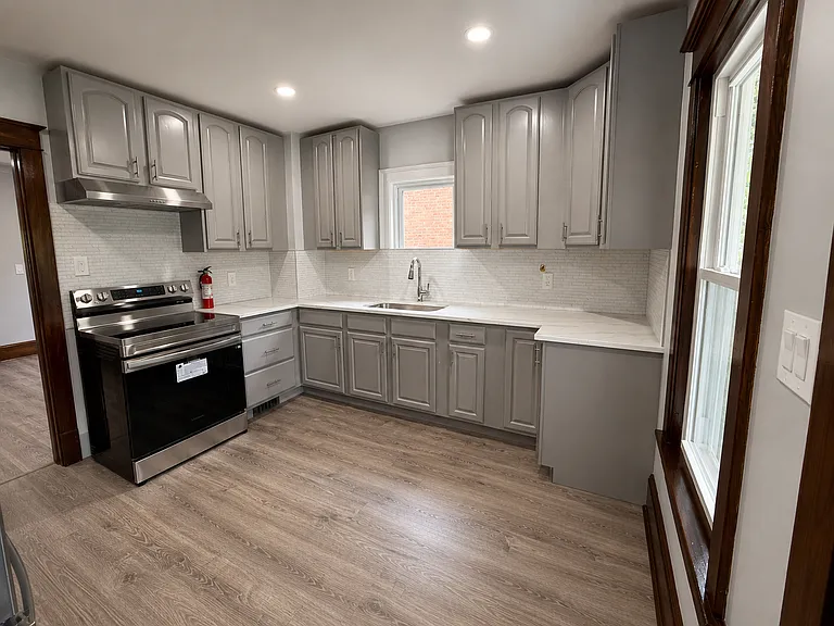 832 Thomas St #834 — Photo 8