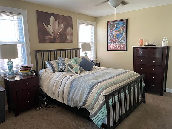 5th image of 2842 W Farragut Ave #1