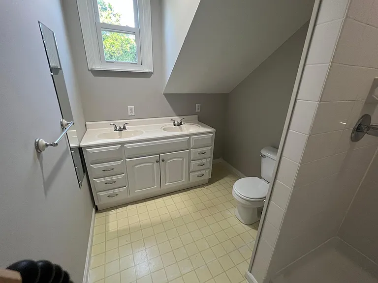 1306 Graham St — Photo 3