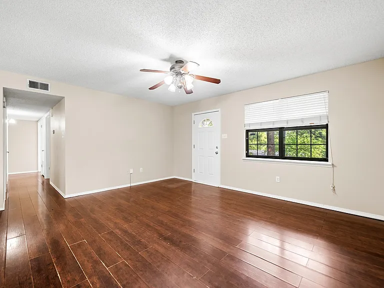 111 Jordan St — Photo 17