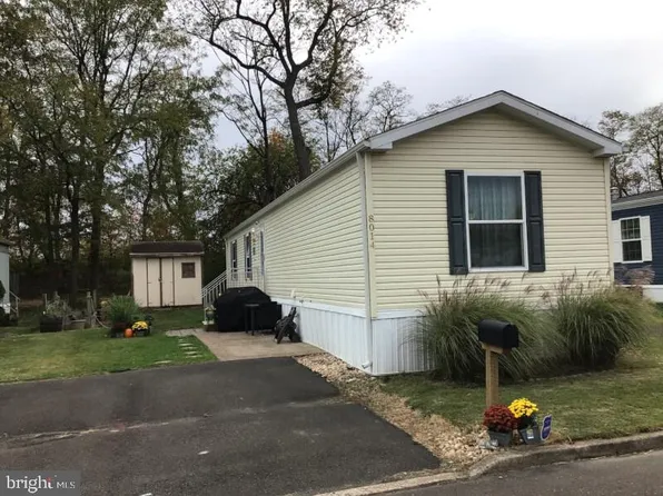 8014 Woodside Dr, Morrisville, PA 19067