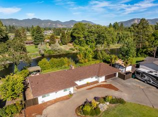 979 Mesman Dr, Grants Pass, OR 97527