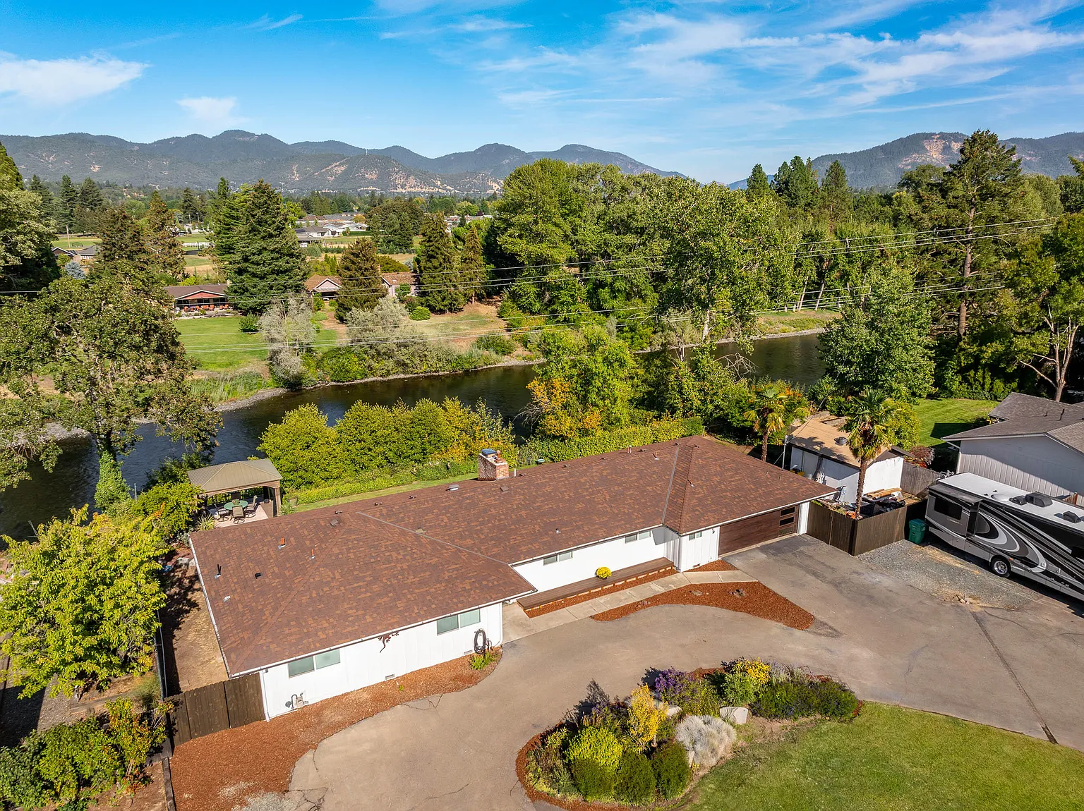 979 Mesman Dr photo 1