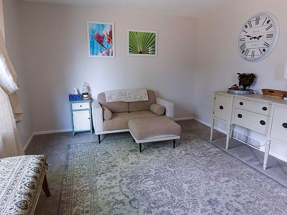 3rd image of 915 44th Ave Ct #2
