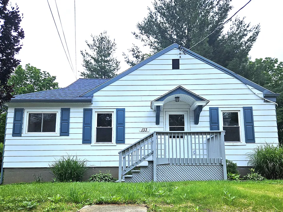 133 E Mill St