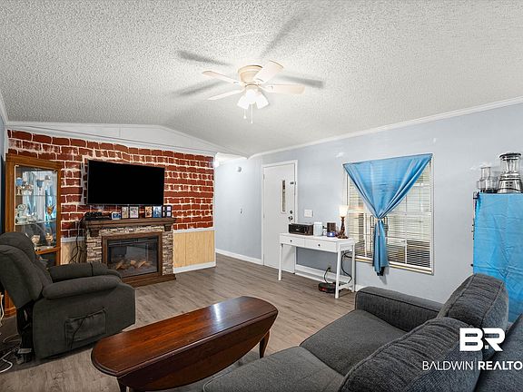3rd image of 1913 Maria Ln