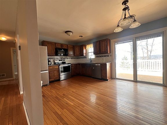 4th image of 2260 W Mountain Ave