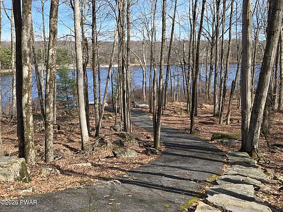 5th image of 809 Blackbirch Ct