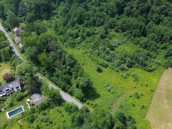 4th image of 205 Stouts Valley Rd