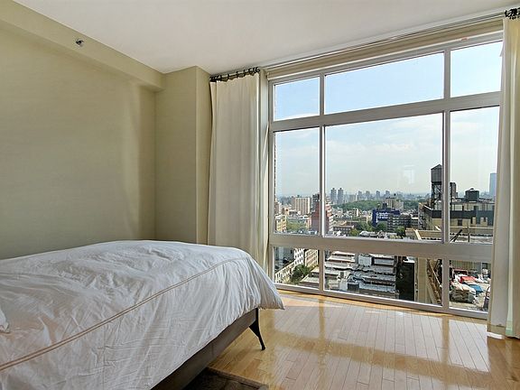 5th image of 272 W 107th St APT 20A