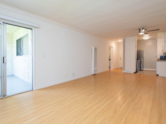 3rd image of 1810 Purdue Ave APT 15