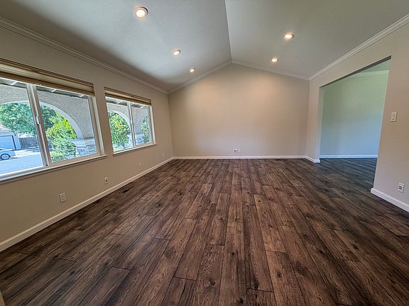 4th image of 5039 Blackbird Way