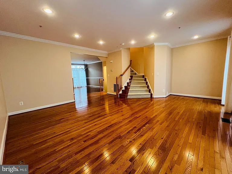 10631 Sandown Way — Photo 2