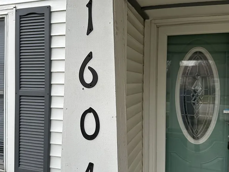 1604 S Oakdale Dr — Photo 2