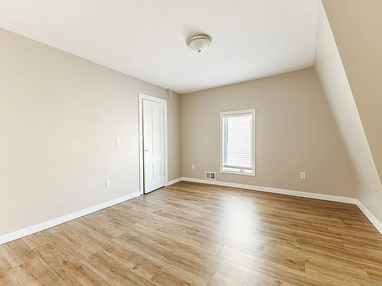 1239 S Plymouth Ave — Photo 13