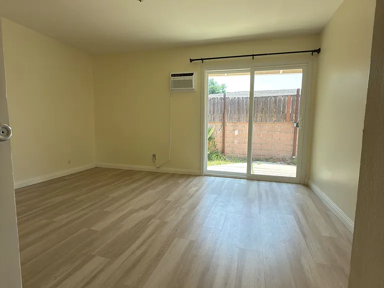 4835 Fiesta Ave — Photo 9