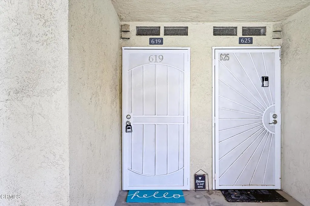 2 bed, 1.0 bath, 933 sqft, $3,200 — Photo 2