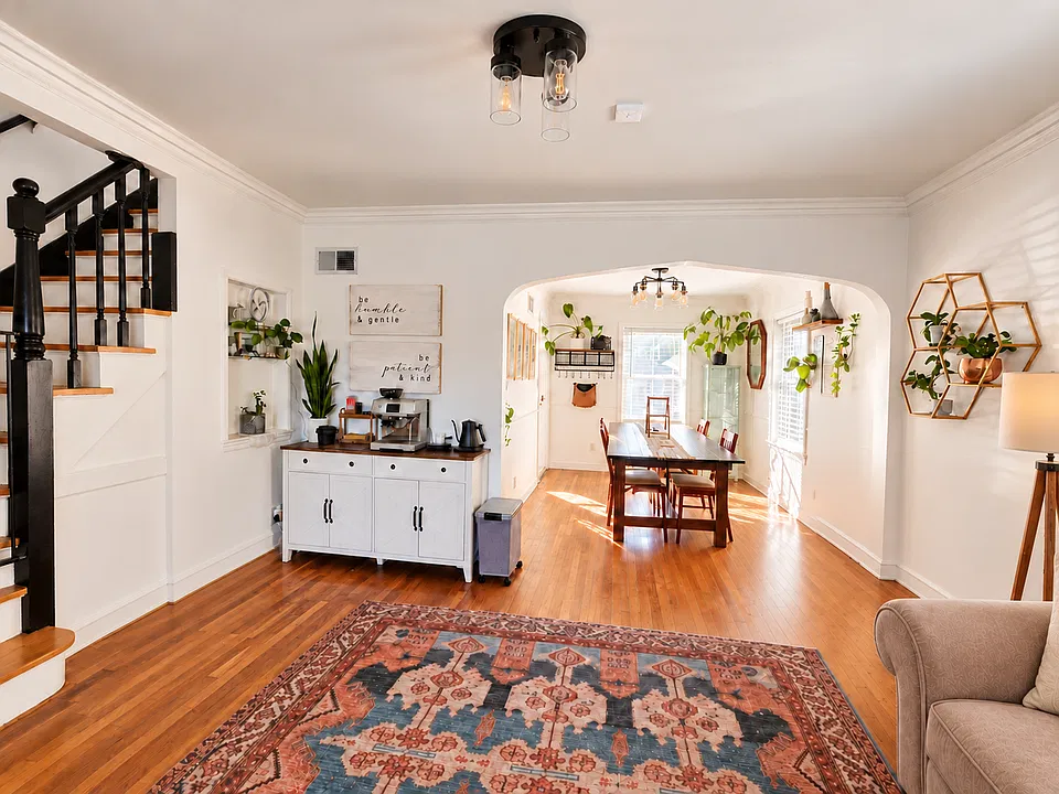 Living room facing into dinning room.