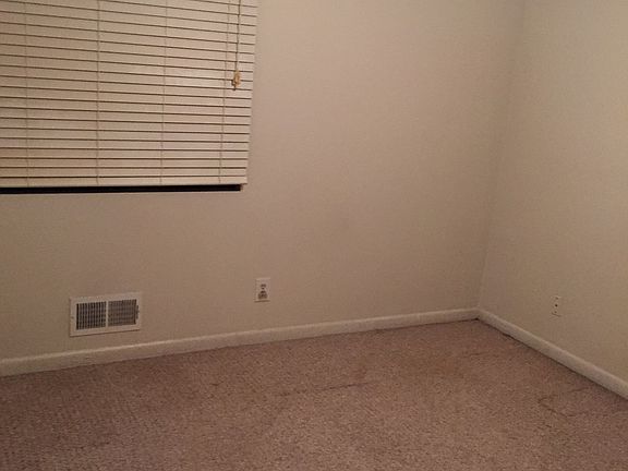 4th image of 2550 Bradford Sq