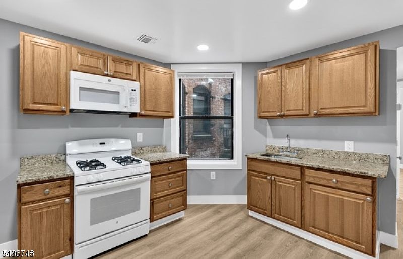 1st image of 220 3rd St APT 17
