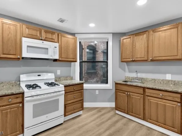 220 3rd St APT 17, Passaic, NJ 07055