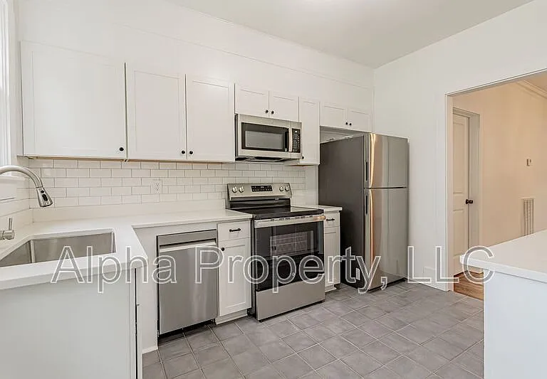 712 Augusta St — Photo 10