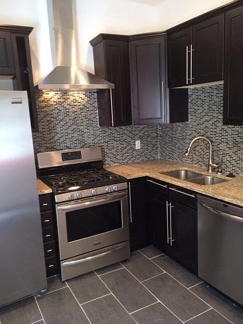 2 bed, 1059 sqft, $2,137 — Photo 3
