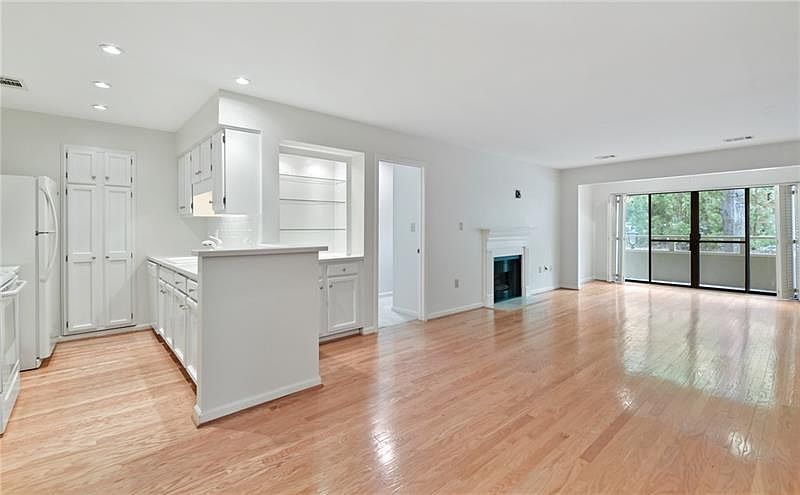 1st image of 25110 Plantation Dr NE