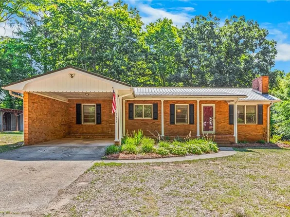 2058 Pleasant View Church Rd, Danbury, NC 27016