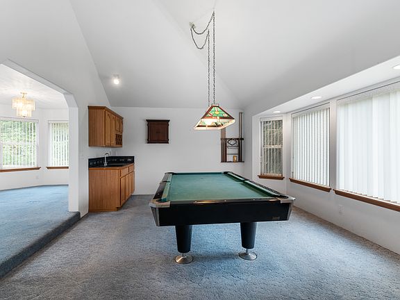 3rd image of 631 Olallie Cir SE