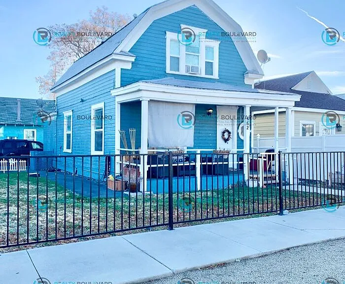 662 Eureka Ave — Photo 1