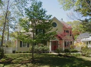 14 Leewood Rd, Wellesley, MA 02482
