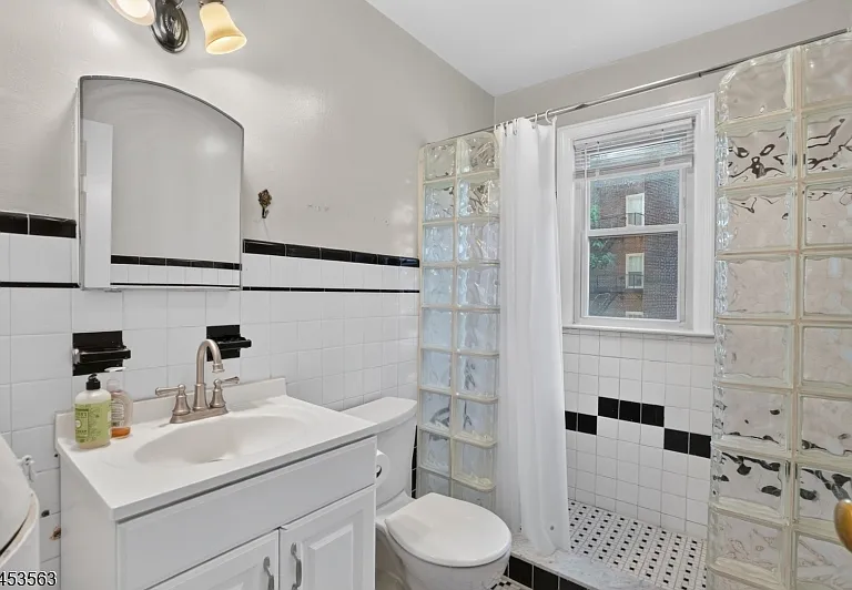 180 Summit Ave #E4 — Photo 8