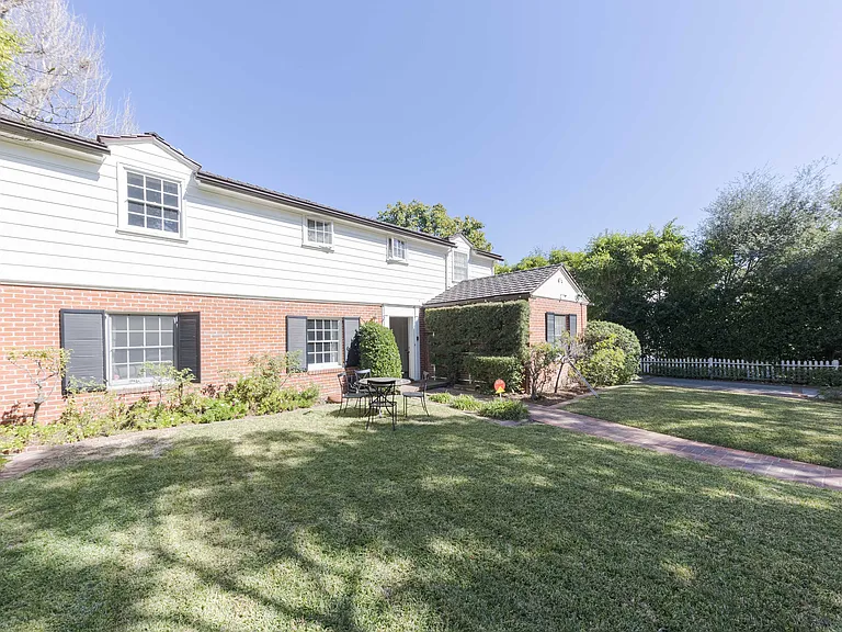 2150 S El Molino Ave — Photo 42