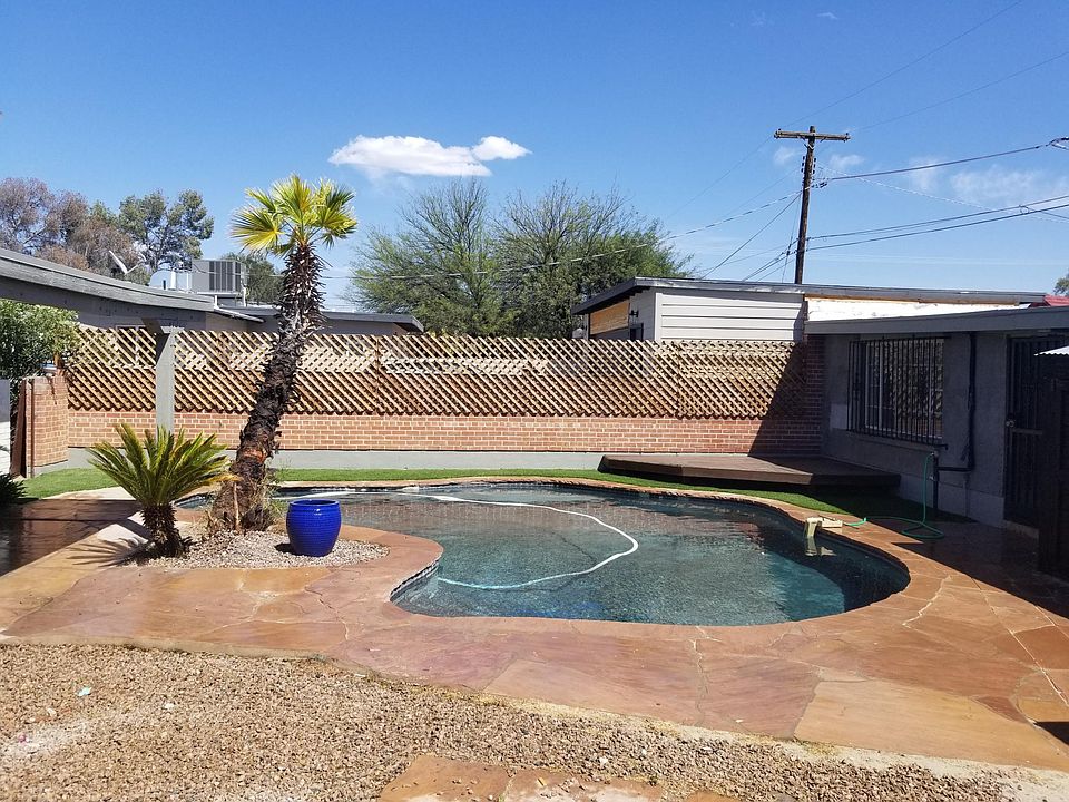 Shared Private Pool and Backyard