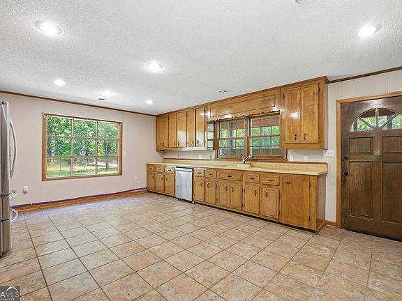 4th image of 175 Riverside Dr